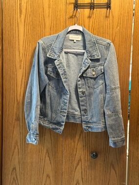 Veveret Light Blue Denim Jean Jacket - Women's Classic Trucker